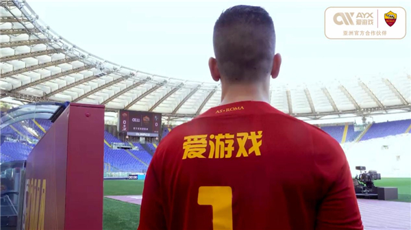 突然用脚后